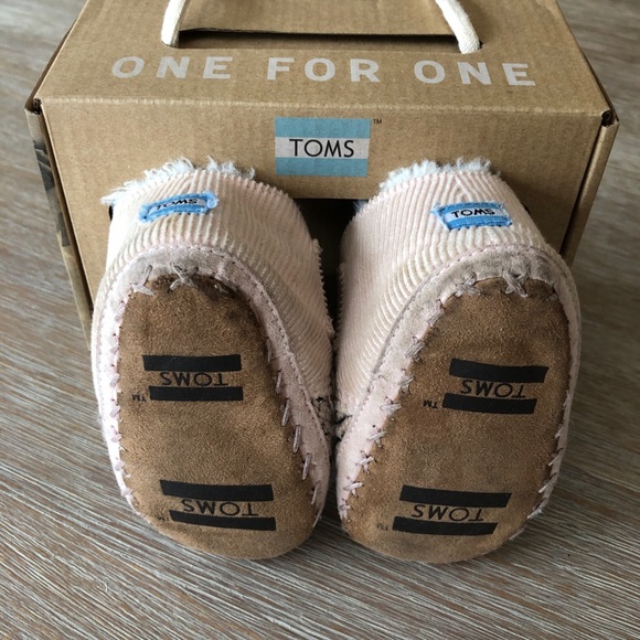 TOMS Cuna Pink Corduroy Tweed Crib Bootie - Picture 4 of 5